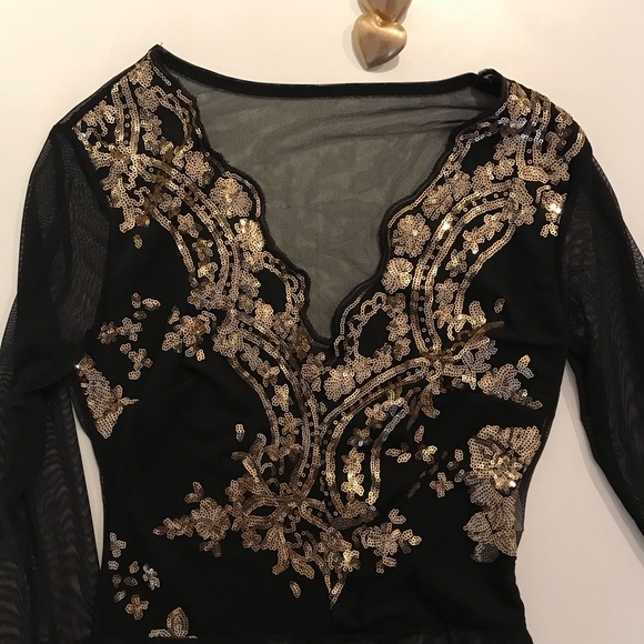 Gorgeous gold & black bodysuit - mesh and sparks ✨ - Picture 1 of 6